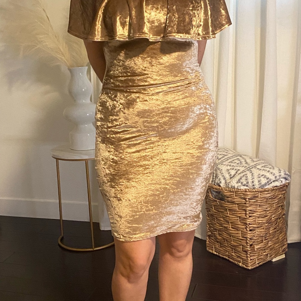 Dresses - Picture 3 of 3